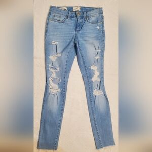 NWOT Universal Thread Light Blue Distressed Mid Ride Skinny JEANS size 0/25R